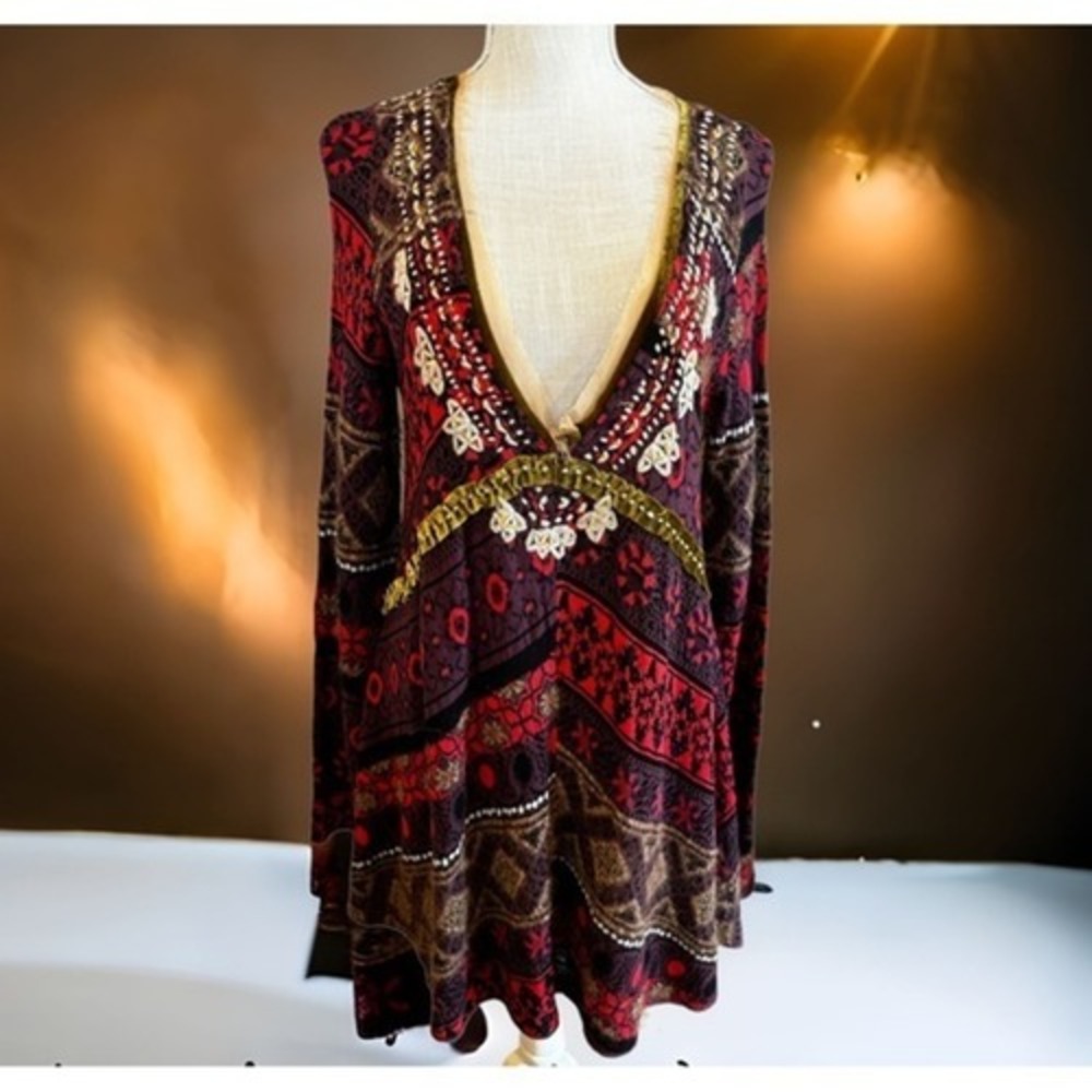 Urban Outfitters Tunic Small Red Multicolor Good Boho Embellished Knit V-Neck